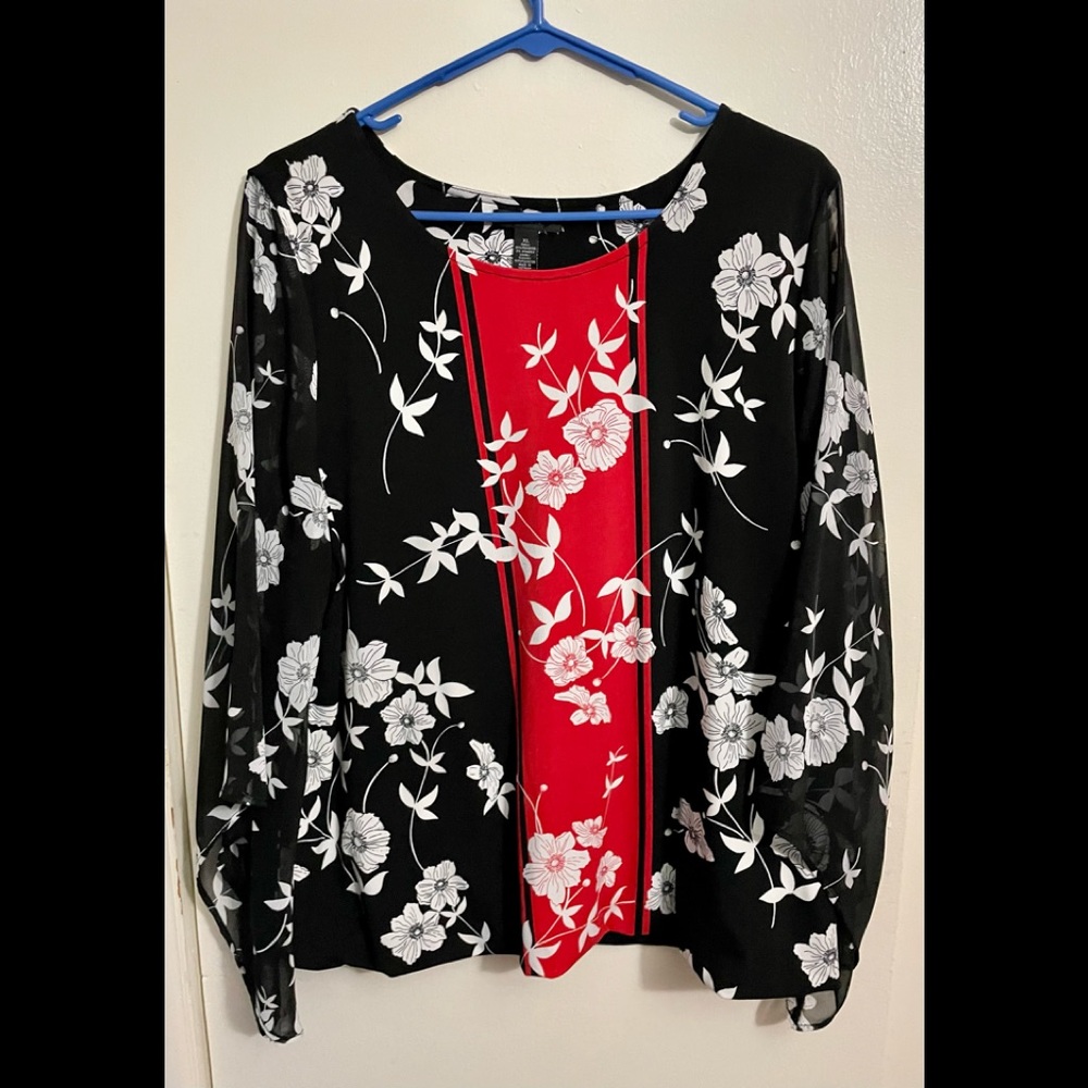 XL Alfani Black, Red and White Floral Top with Flowy Sleeves